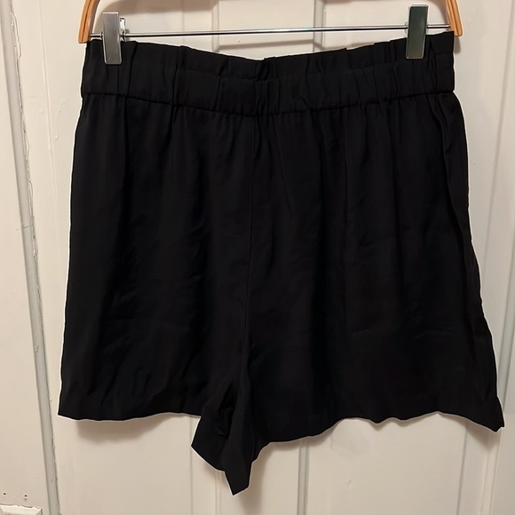 Madewell Seamed Pull-On Paperbag Shorts in Softdrape - Picture 4 of 9